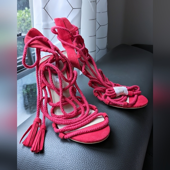 NLY Shoes Red Rope tie-up Stilettoes with fringes - Picture 3 of 6